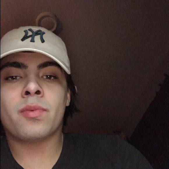 Meet your Posher, Navarro - Picture 1 of 1